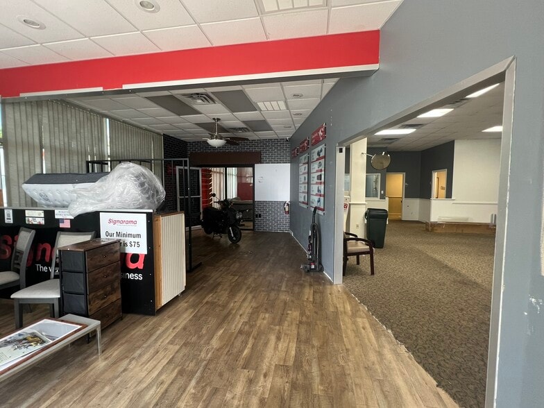 More Photos Of 897 N Monroe St, Tallahassee Office For Lease