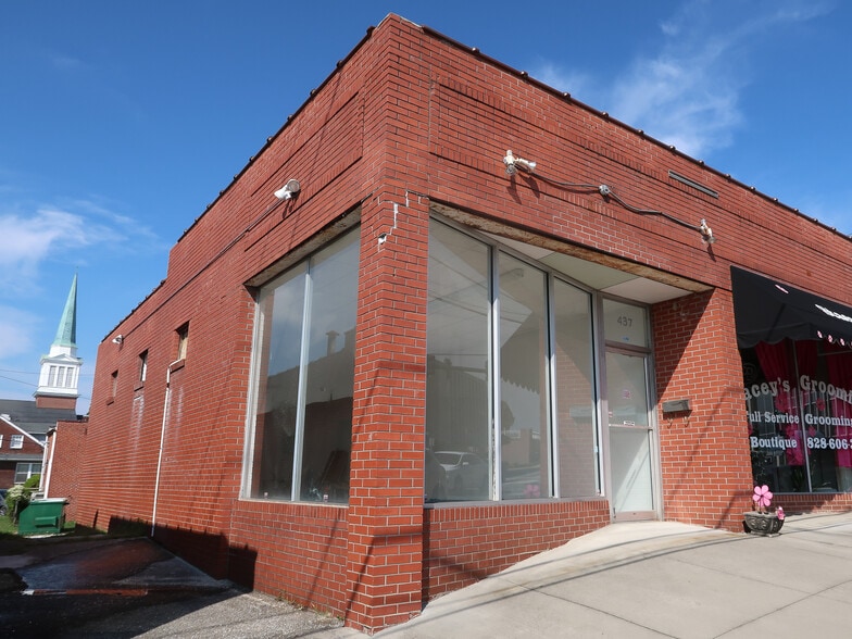 Primary Photo Of 437 N Church St, Hendersonville General Retail For Lease