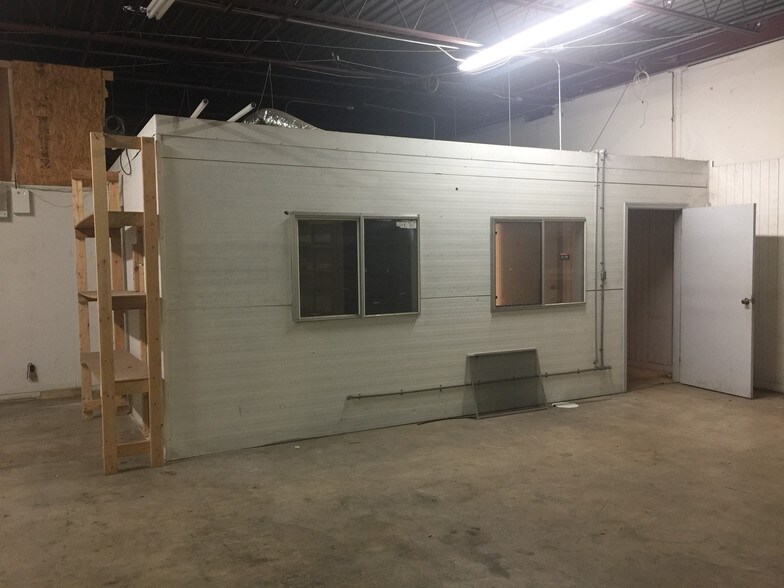 More Photos Of 4763 Broom St, San Antonio Warehouse For Lease