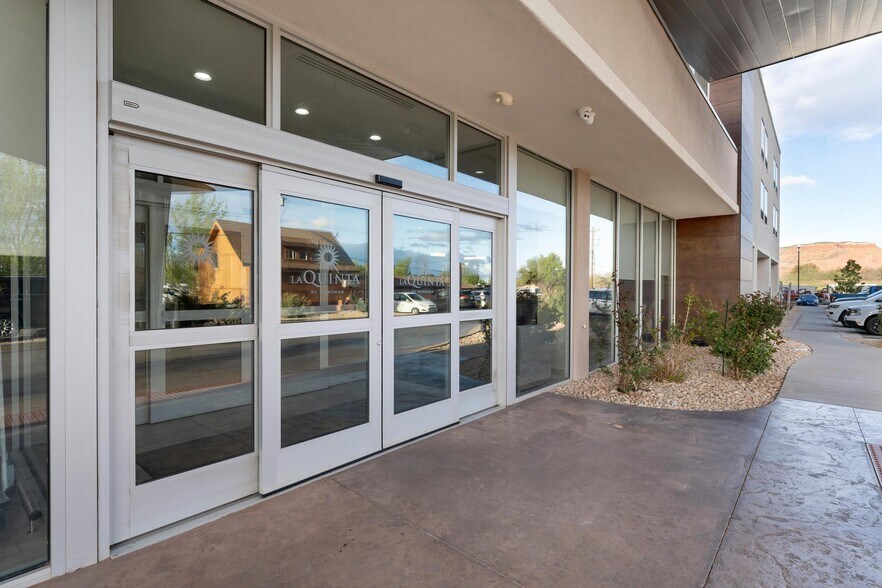 More Photos Of 465 S 100 E, Kanab Hospitality For Sale