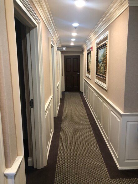 More Photos Of 6 E Saint Charles Rd, Lombard Medical For Sale