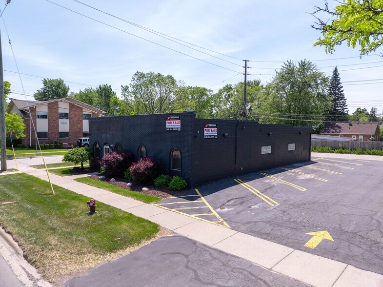 More Photos Of 28715 Greenfield Rd, Southfield Office For Sale