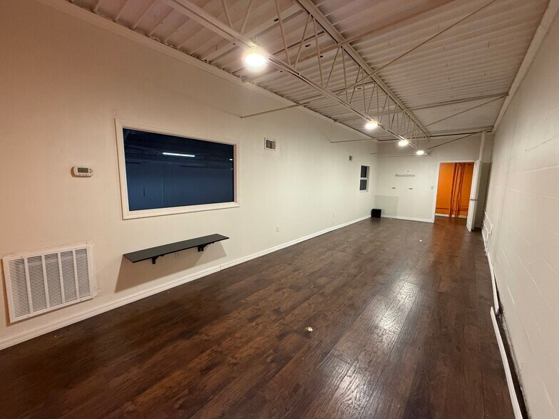 More Photos Of 1717 W Kennedy Blvd, Tampa Warehouse For Sale