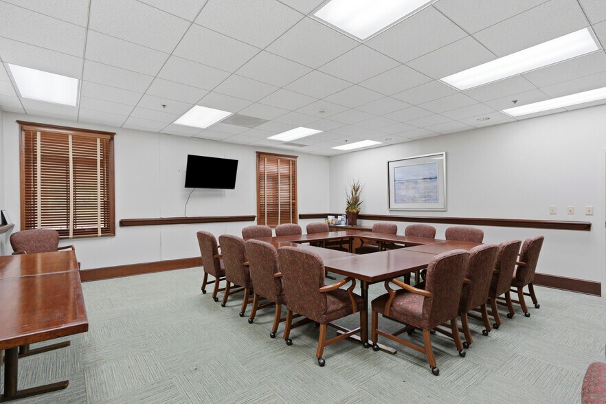 More Photos Of 450 Towne Center Blvd, Ridgeland Skilled Nursing Facility For Sale