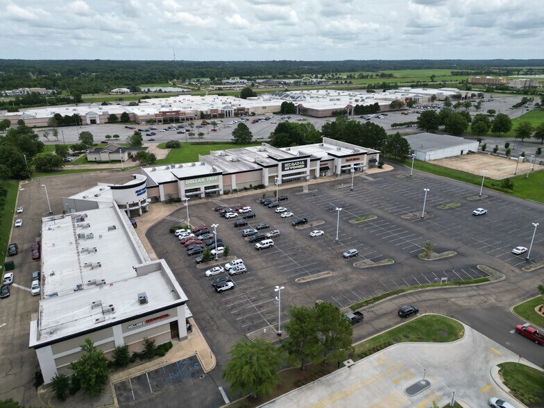 More Photos Of 3944-3952 N Gloster St, Tupelo Unknown For Lease