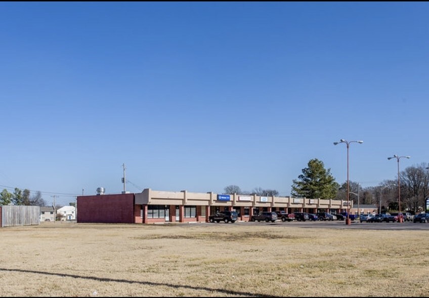 More Photos Of 8115-8131 Us-51 N, Millington Unknown For Lease