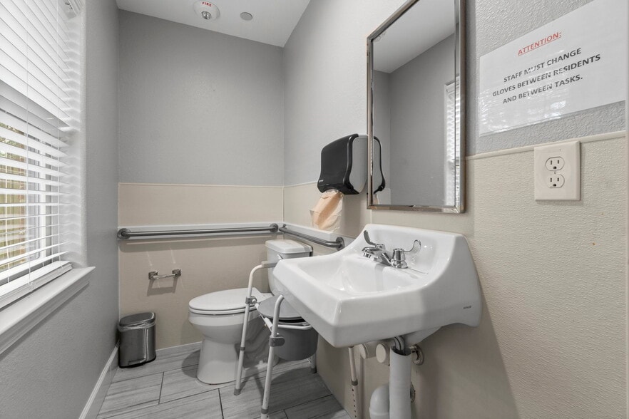 More Photos Of 1930 River Falls Dr, Kingwood Assisted Living For Sale