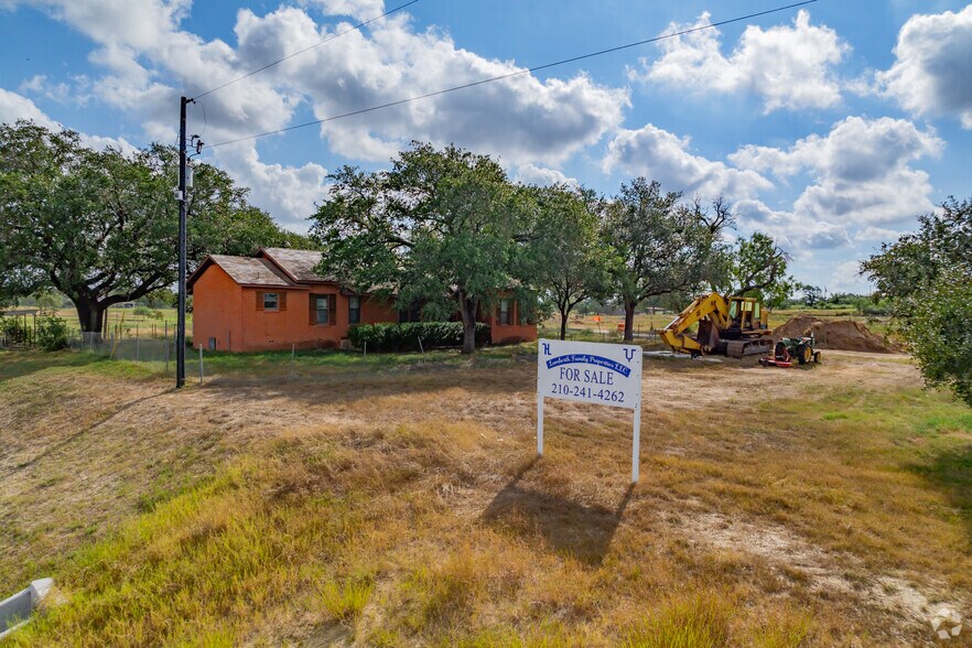 More Photos Of 208 Live Oak Way, Floresville Land For Sale