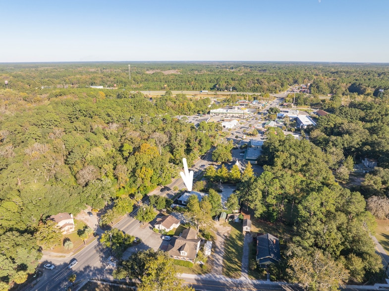 More Photos Of 8026 E Main St, Ridgeland General Retail For Sale