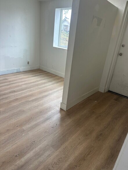 More Photos Of 1420 NE 1st St, Bend Warehouse For Lease