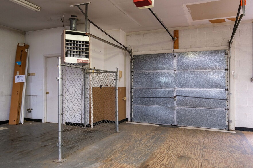 More Photos Of 902 Richmond Ave, Staunton General Retail For Sale