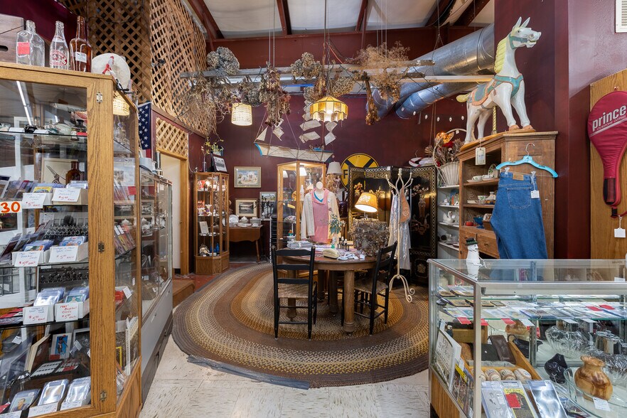 More Photos Of 3128 Ne Highway 101, Lincoln City Storefront For Sale