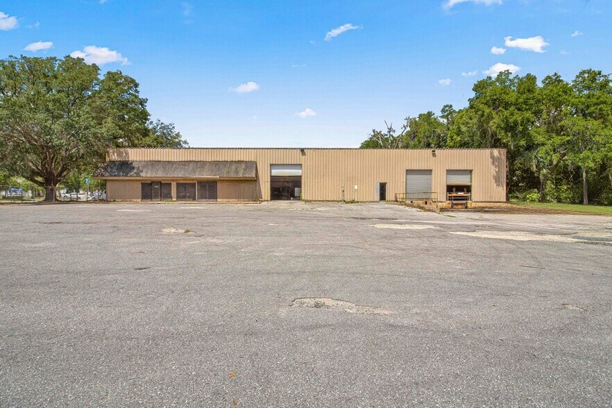 More Photos Of 1031 NE 16th St, Ocala Manufacturing For Lease