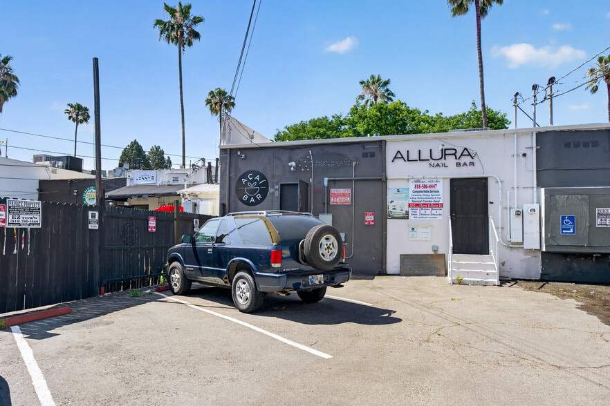More Photos Of 11925-11927 Ventura Blvd, Studio City Storefront For Lease