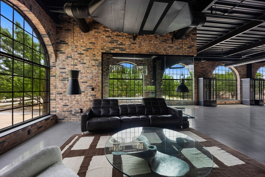 More Photos Of 4900 Arapaho Rd, Addison Office For Sale