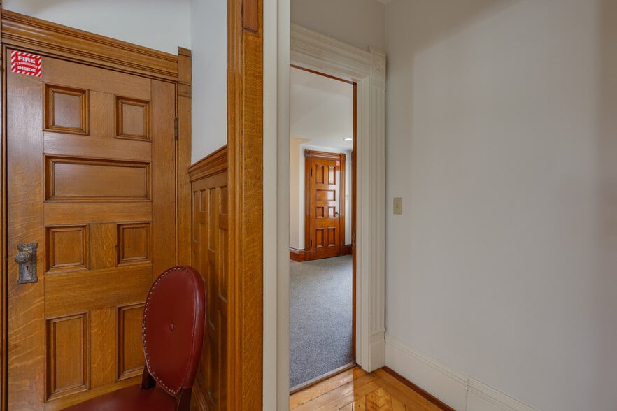 More Photos Of 84 Bay St, Manchester Office Residential For Lease