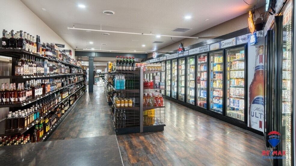 More Photos Of 5201 S Douglas Hwy, Gillette Bar For Sale