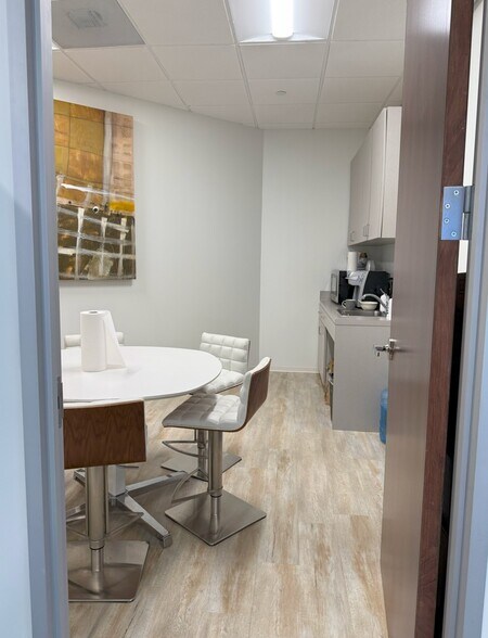 More Photos Of 3355 W Alabama St, Houston Office For Lease