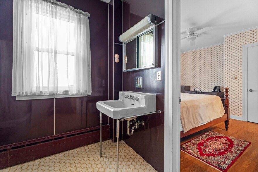 More Photos Of 32 E Main St, Mystic Office For Sale