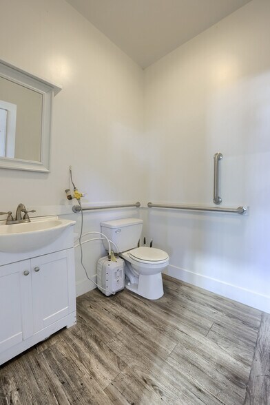 More Photos Of 197 Pencroft Dr N, Holtwood Industrial For Sale