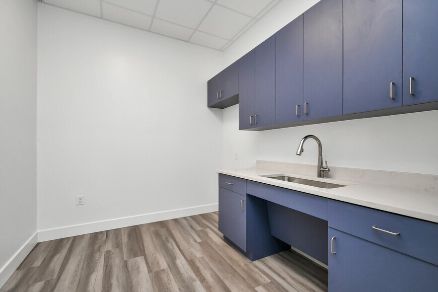 More Photos Of 4807 Sugar Grove Blvd, Stafford Medical For Lease