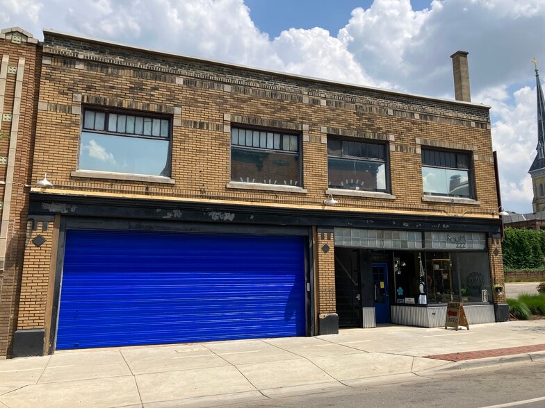 More Photos Of 218-222 S Division Ave, Grand Rapids Storefront Retail Residential For Sale