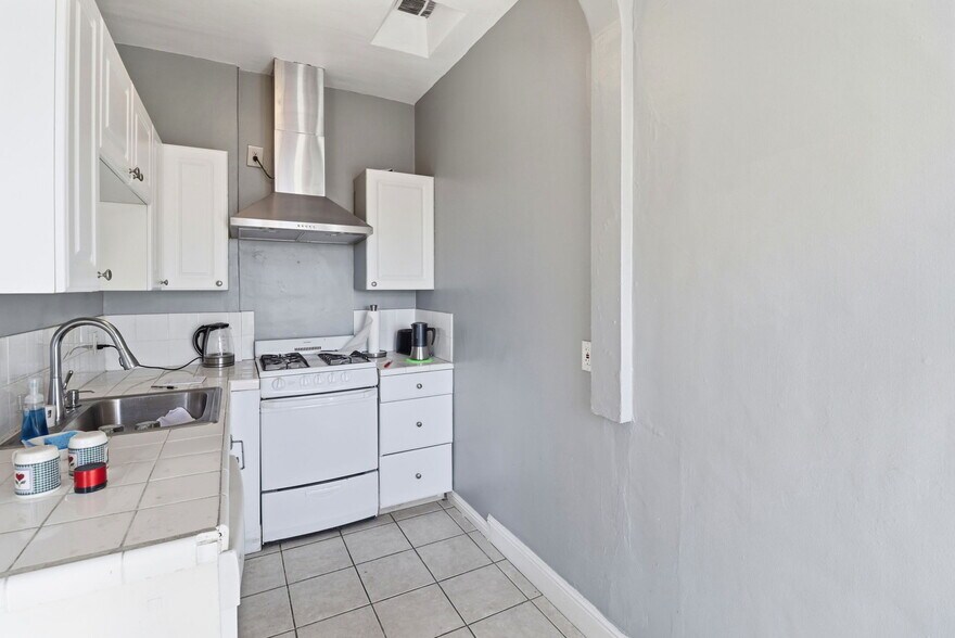 More Photos Of 1222 Broadway, Burlingame Storefront Retail Residential For Sale