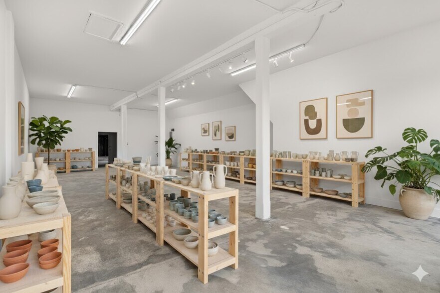 More Photos Of 4860 W Adams Blvd, Los Angeles Storefront Retail Residential For Lease