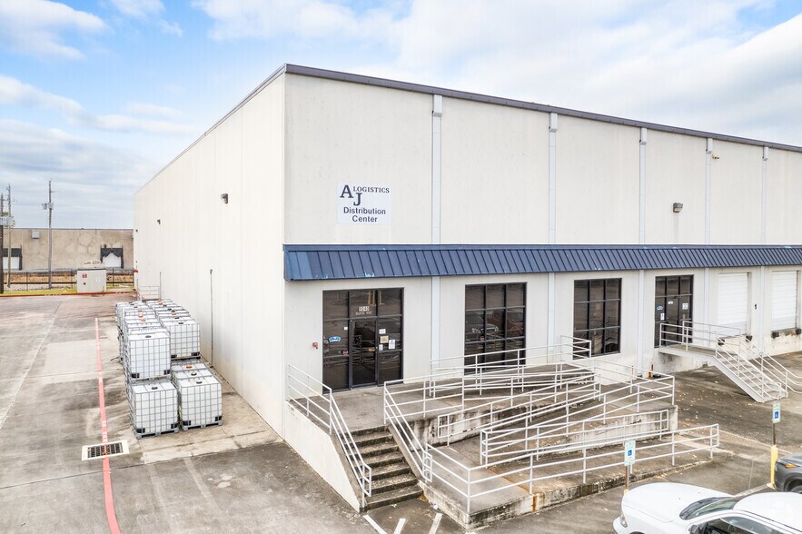 More Photos Of 9040 Railwood Dr, Houston Warehouse For Lease