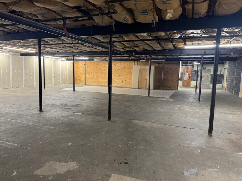 More Photos Of 29 Rocky Point Yaphank Rd, Rocky Point Storefront For Lease