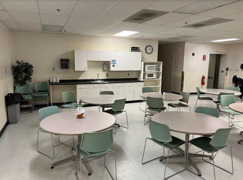 More Photos Of 41 Simon St, Nashua Flex For Lease