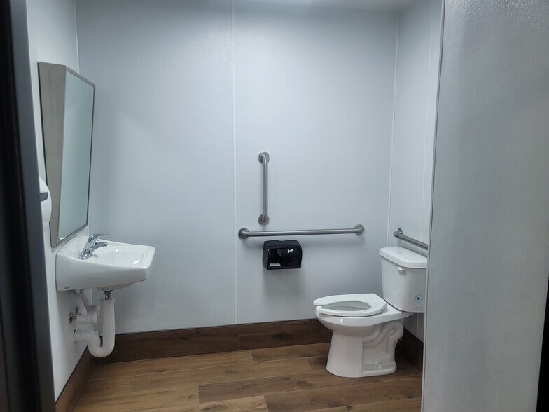 More Photos Of 46-48 E State Rd, Pleasant Grove Fast Food For Lease