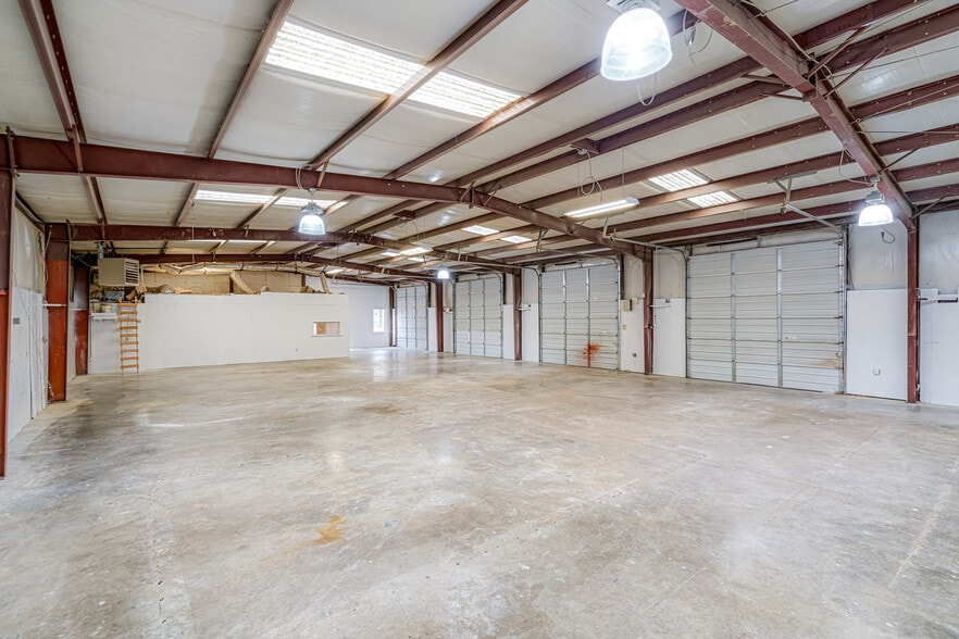 More Photos Of 6383 Summer Gale Dr, Memphis Warehouse For Lease