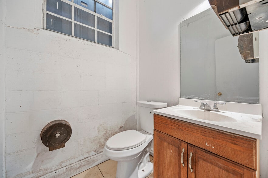 More Photos Of 3085 2nd Ave N, Palm Springs Freestanding For Sale