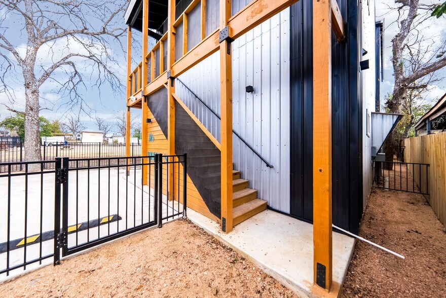 More Photos Of 316 Toledo, San Antonio Multifamily For Sale