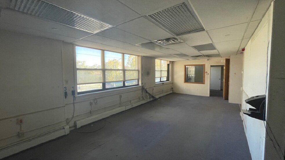 More Photos Of 5-16 47th Ave, Long Island City Warehouse For Lease