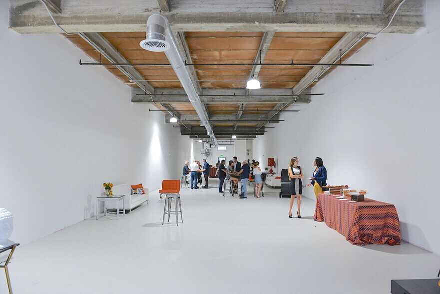 More Photos Of 300 NE 75th St, Miami Flex For Sale