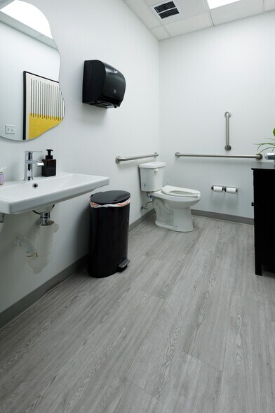 More Photos Of 101 Grant Pl, Lowell Medical For Lease