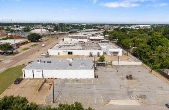 More Photos Of 725 E Walnut St, Garland Manufacturing For Sale