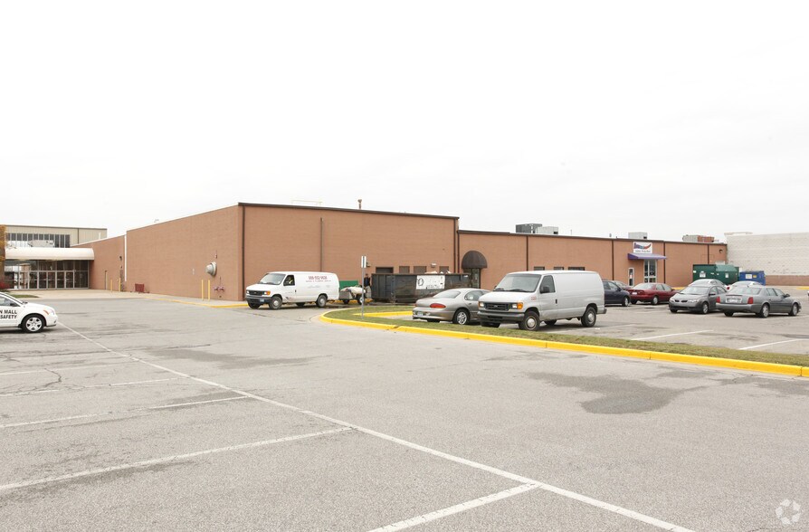 More Photos Of 1357 S Main, Adrian General Retail For Lease