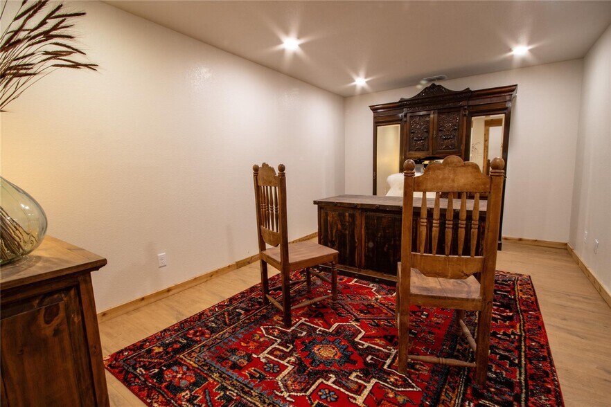 More Photos Of 7206 S FM 51, Boyd Veterinarian Kennel For Sale