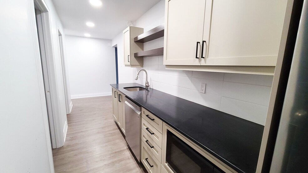 More Photos Of 92 Centrepointe Dr, Ottawa Office For Lease