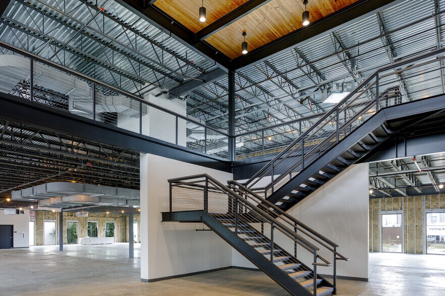 More Photos Of 915 5th Ave S, Nashville Office For Lease