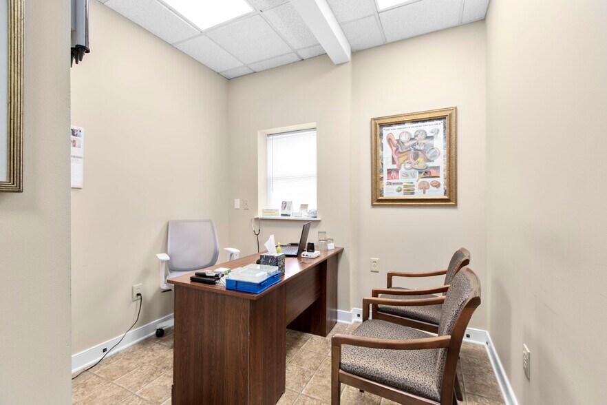 More Photos Of 3916 Plank Rd, Fredericksburg Office For Sale