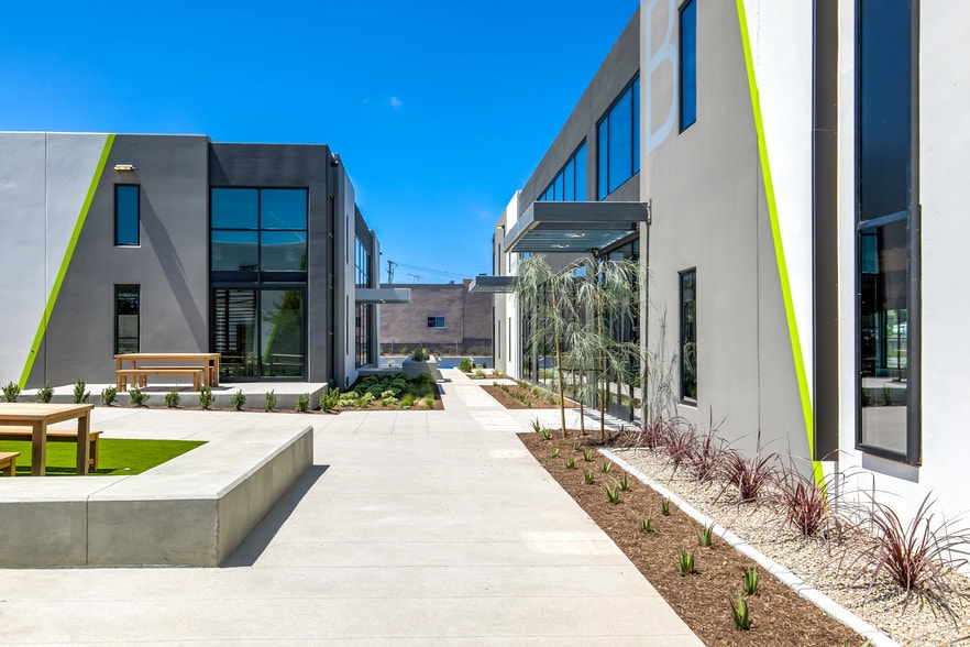 More Photos Of 660 W Baker St, Costa Mesa Unknown For Lease