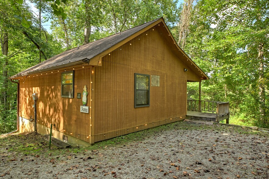 More Photos Of 77 Alpine Way, Blairsville Hotel For Sale