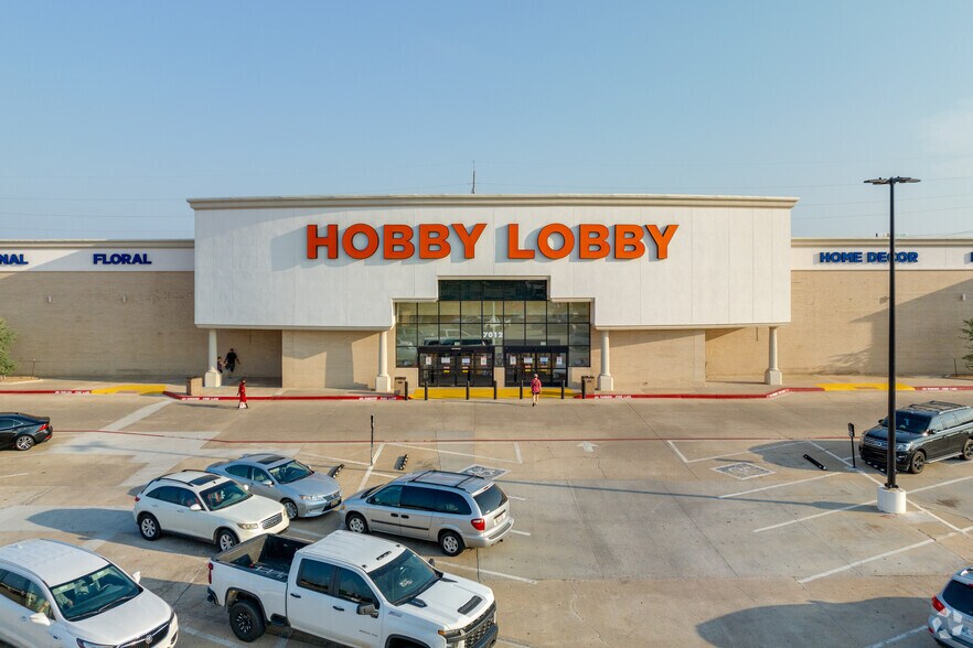 More Photos Of 8255 N Rockwell Ave, Oklahoma City Unknown For Lease