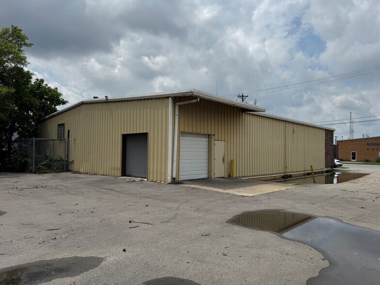 More Photos Of 214 Omohundro Pl, Nashville Manufacturing For Sale