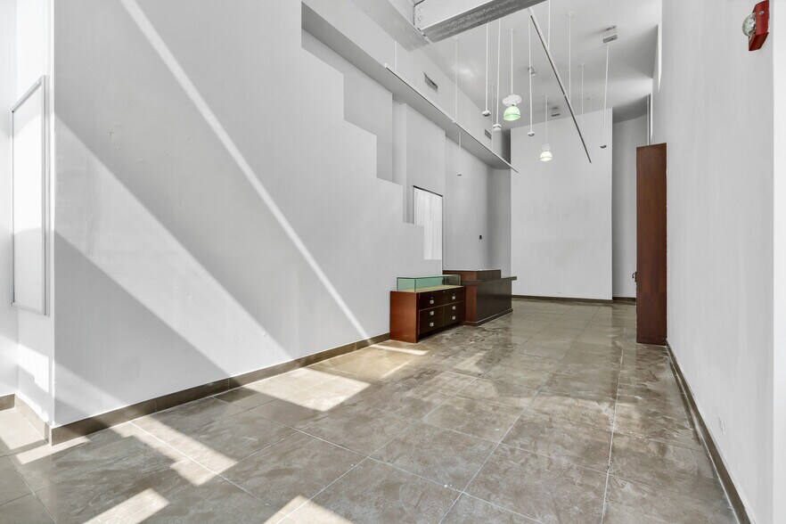 More Photos Of 227 8th St, Miami Beach General Retail For Lease