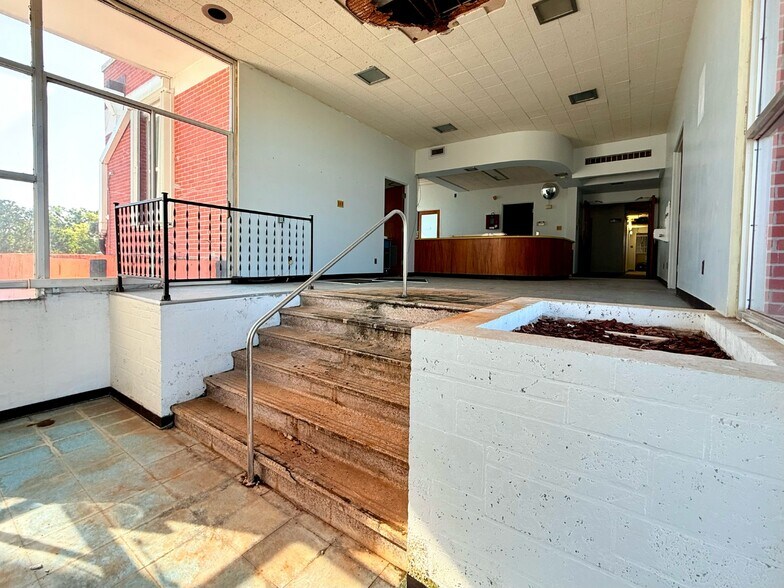 More Photos Of 600 Avenue S NW, Winter Haven Research And Development For Sale